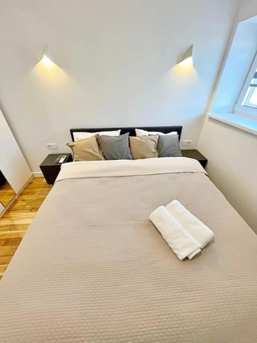 White 1 Bd Old Town Apartment By Hostlovers คอนัส ภายนอก รูปภาพ